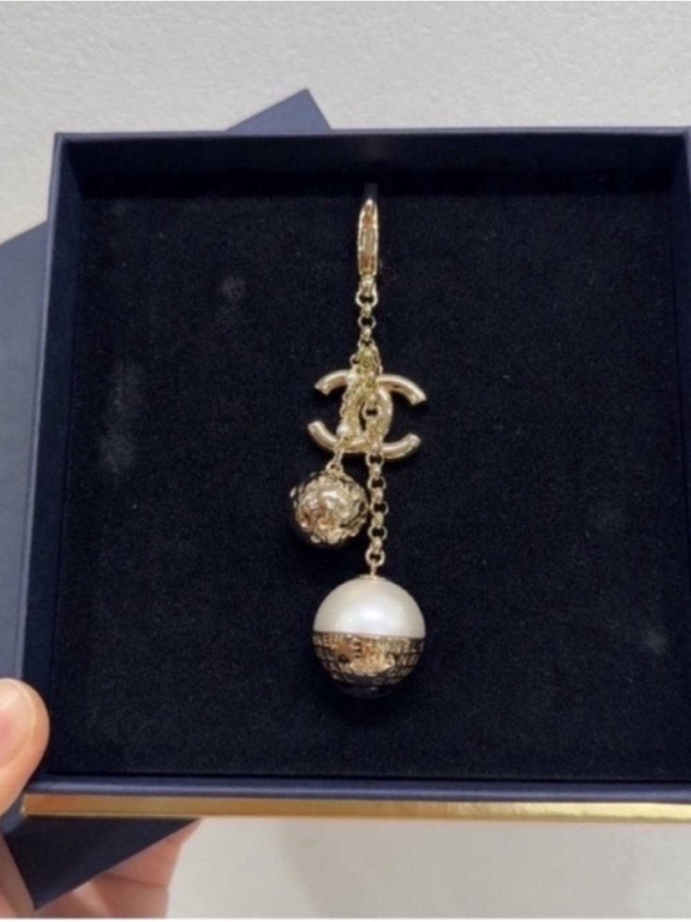 Dior beauty gift keychain